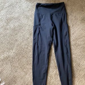 American Eagle leggings with pockets